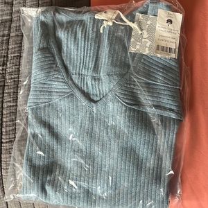 NWT Kate Quinn Womens long sleeve v-neck ruffle top in provential blue in L